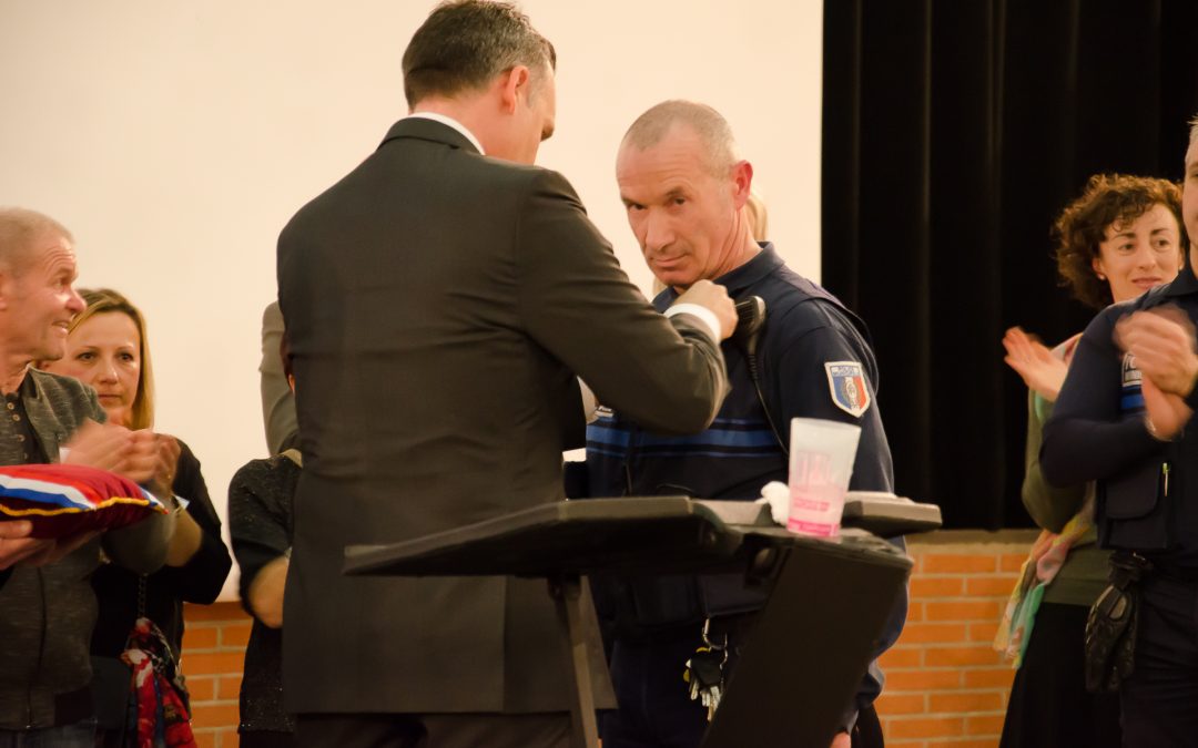 La médaille de la sécurité intérieure pour M. Patrick Bernigaud, agent de la Police Municipale